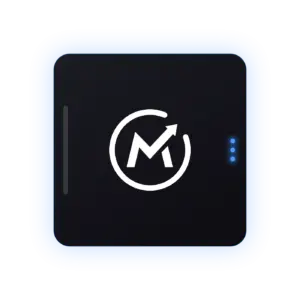 Dunkle Modul-Kachel mit dem Mautic-Logo, seitlich Griff und Status-Leuchten wie bei einem Server-Einschub