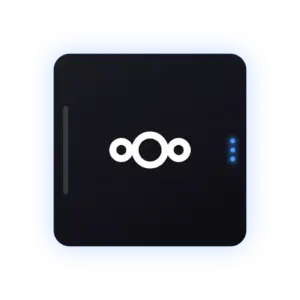 Dunkle Modul-Kachel mit dem Nextcloud-Logo, seitlich Griff und Status-Leuchten wie bei einem Server-Einschub